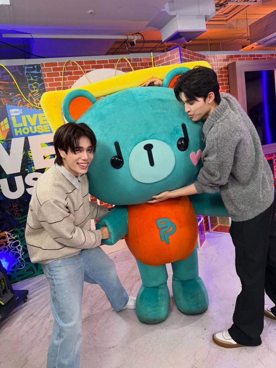 アイドル GMMTV PondPhuwin PeRmPoon 📷 - IG Post [26/01/08] | permpoon.gmmtv | 🎧 Oh no I know