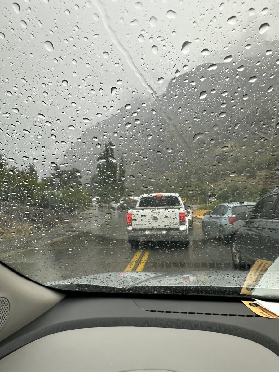 jmcaselia's tweet photo. @CFLosLibertador A pasos del control de carabineros en Guardia Vieja… Se supone que a partir de ahora informarán del estado de la ruta, y si se re abre o no según las condiciones climáticas. https://t.co/zslhZobzYp