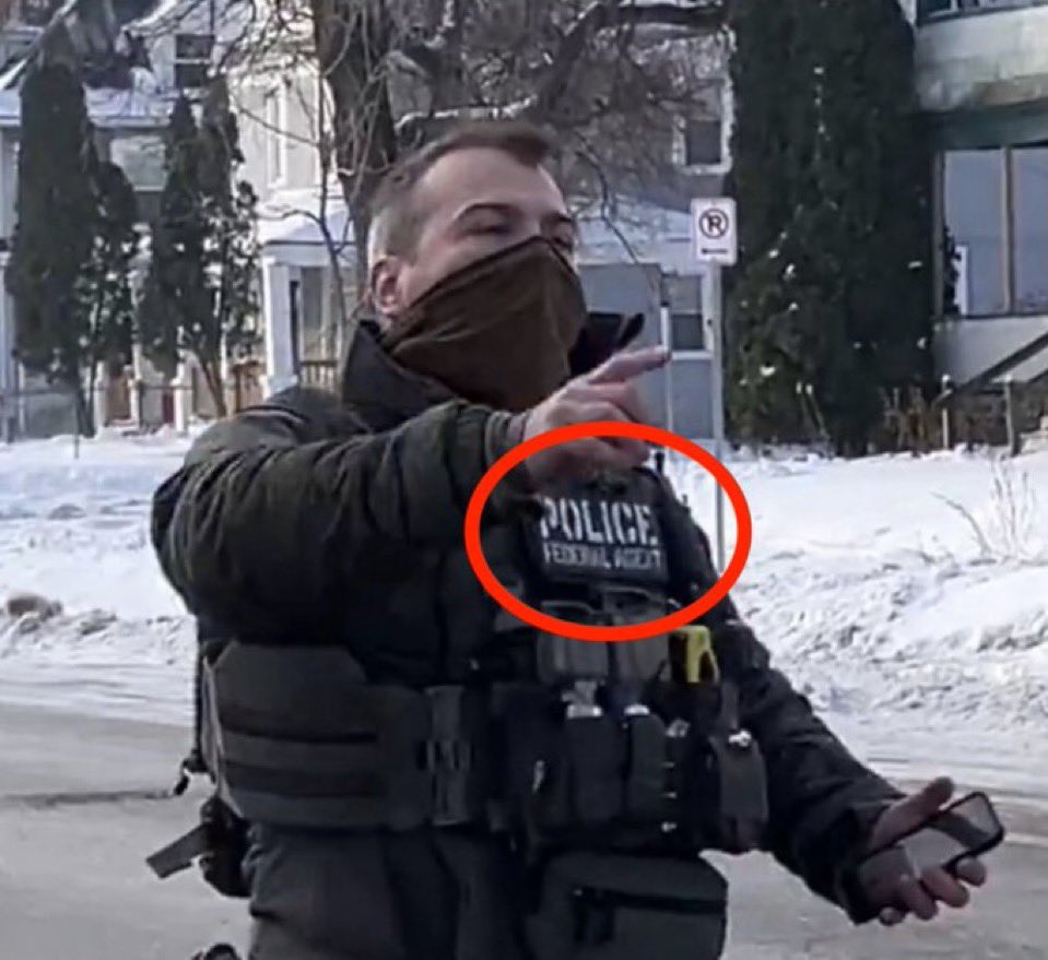 yalligatorgar's tweet image. Let’s pretend he wasn’t a law enforcement officer. (He was)

But let’s pretend he wasn’t.

Let’s also pretend this didn’t happen in the lawless hellscape of Minnesota. (It did)

But let’s pretend it was another country.

If men with guns surround your vehicle and tell you to get…