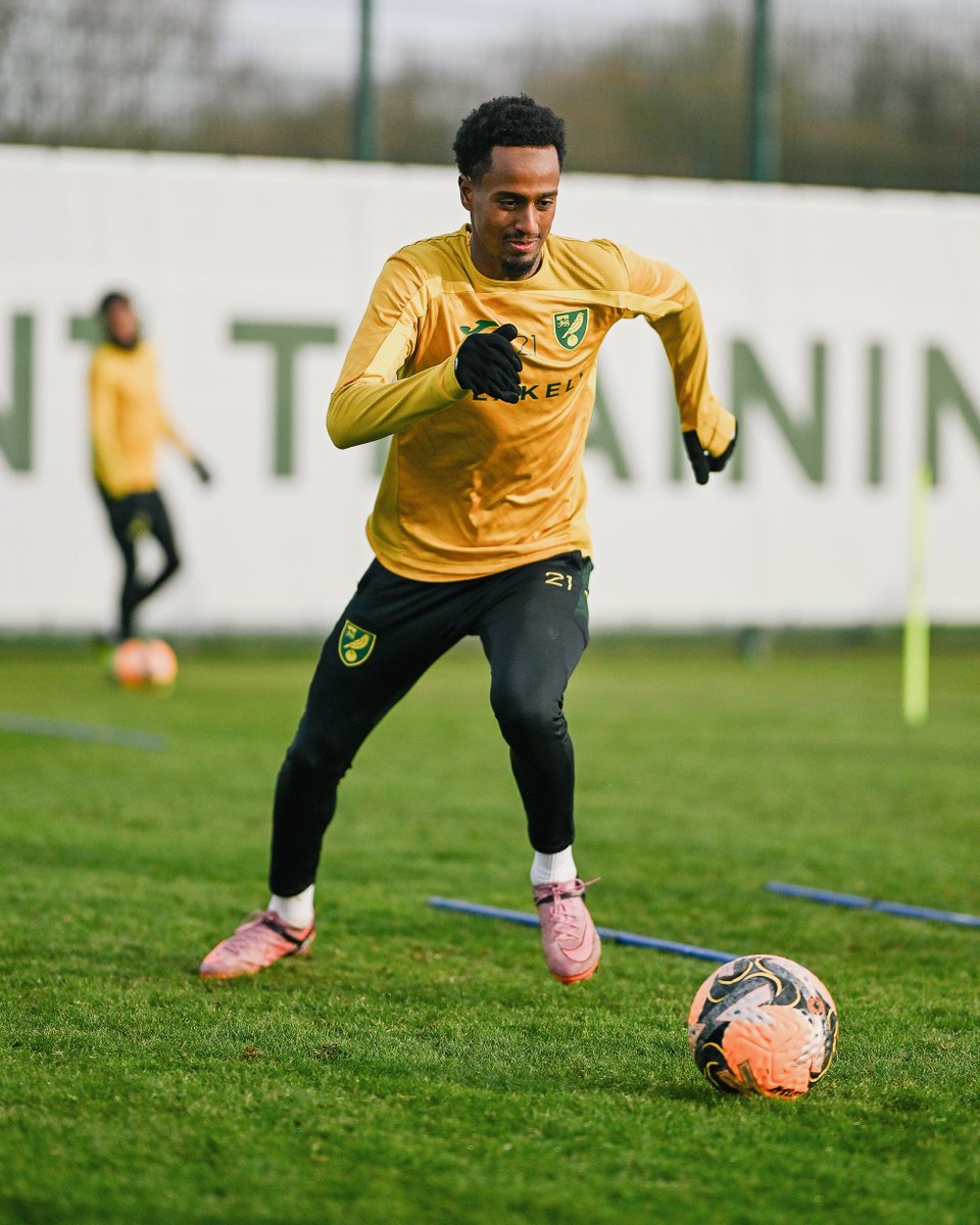 NorwichCityFC's tweet photo. Enjoying Norfolk 😄 https://t.co/R1UTKk2nz4