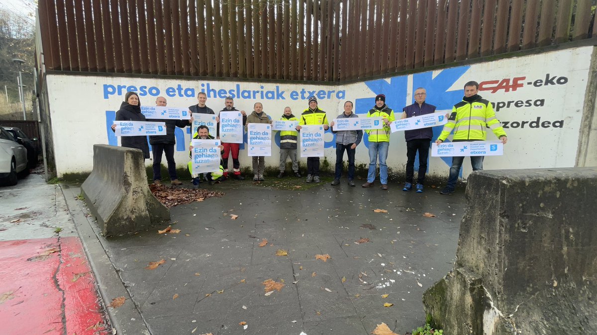 labcaf's tweet image. #CAF-eko Komiteak bat egiten du @sare_herritarra-k urtarrilaren 10an Bilbon deitu duen manifestazioarekin eta langile guztiei dei egiten die bertan partu dezaten.

URTARRILAREN 10ean DENOK BILBORA!

#EzinDaGehiagoLuzatu 
#Konponbidea
#Bakea
#Elkarbizitza 
#Urt10Bilbora