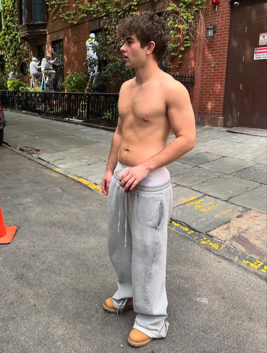 hotdudezz's tweet image. what is this body type called?