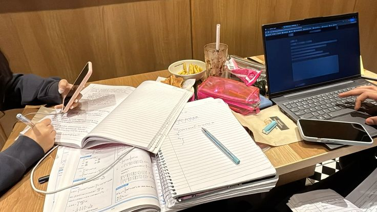 pilatesgirly's tweet image. drink your coffee, read your books and collect degrees