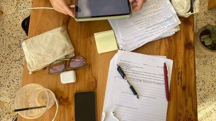 pilatesgirly's tweet image. drink your coffee, read your books and collect degrees