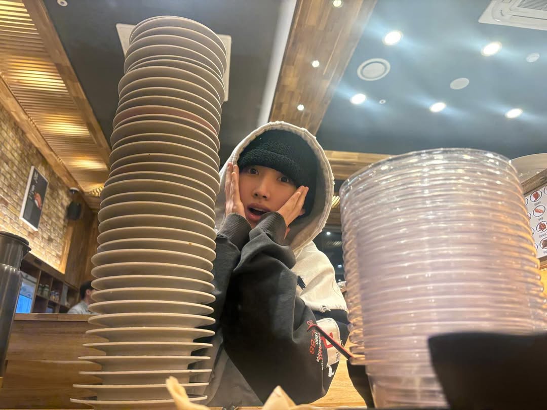 Fan_SEEUN_FR's tweet photo. 📸꙳INSTAGRAM꙳📸
08.01.2026

➪[#SEEUN]
Traduction : ❁黒い花

Seeun apparaît sur le compte Instagram officiel de @xikers_official:

"Miam miam"

🔗https://t.co/KLHfwCPtPF

【Go s'Let !】

©️Instagram @/xikers_official
♯Hashtags♯ #road𝓨 #xikers #싸이커스 #세은 #KQ @Fan_XIKERSFR