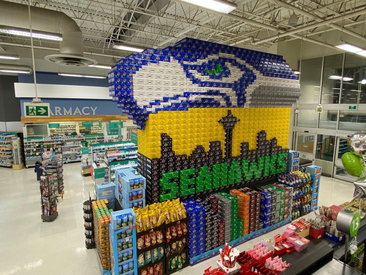 phillipschris12's tweet image. 12 North is strong in Kelowna, BC. On display at my local grocery store @Seahawks @SeahawksCanada #12North