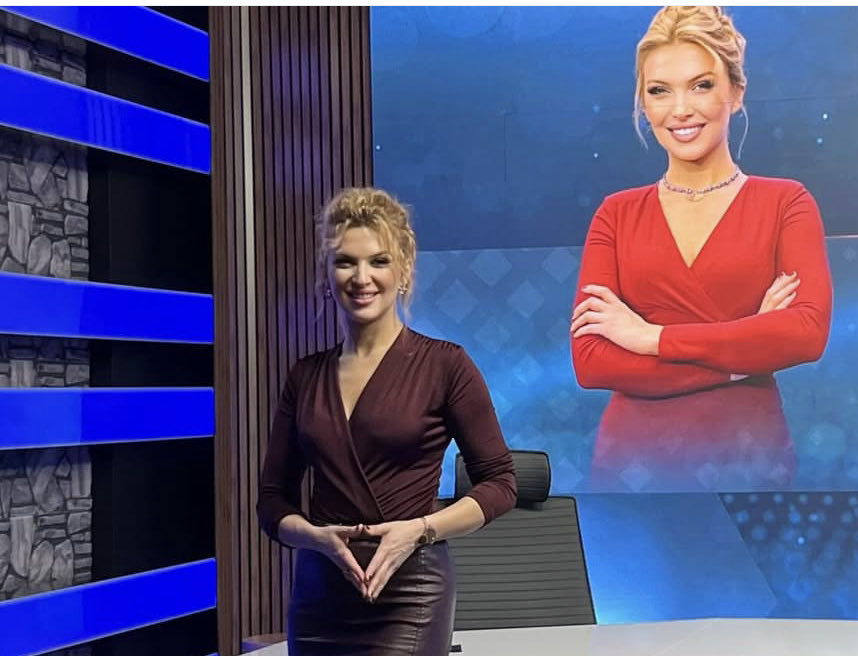 🗣️YAKINDA 

Özlem Karakullukçu’nun hazırlayıp sunduğu Kariyer Ötesi,
ekonomi ve finans dünyasında adını zirveye yazdıran isimlerin
kameralardan uzak hayatlarını, evlerini ve bilinmeyen yönlerini ekranlara taşıyor.

Başarı hikâyelerinin ardındaki gerçek yaşam...

#kariyerötesi