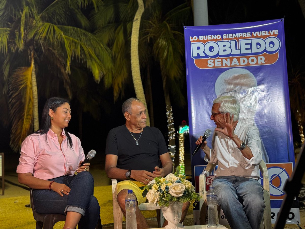 Ayer, junto a <a href="/JERobledo/">Jorge Enrique Robledo Senado #10 Ahora Colombia</a>, vivimos "Robledo te convence" una jornada de escuchar, recorrer el territorio y conversar con la gente de La Guajira. 💪🏽🇨🇴
Así se construye una agenda nacional desde la realidad, no desde el escritorio. #RobledoAlSenado #10AhoraColombia #LaGuajira