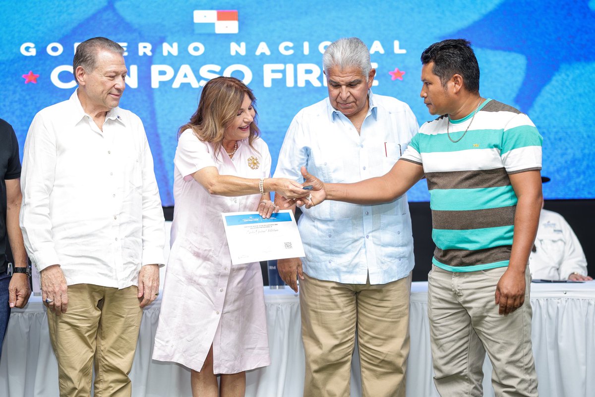 *Presidente <a href="/JoseRaulMulino/">José Raúl Mulino</a> entrega viviendas de interés social a 150 familias herreranas*

Unas 150 familias residentes en la provincia de Herrera escribieron un nuevo capítulo en sus vidas al recibir de manos del presidente de la República, José Raúl Mulino, las llaves de sus