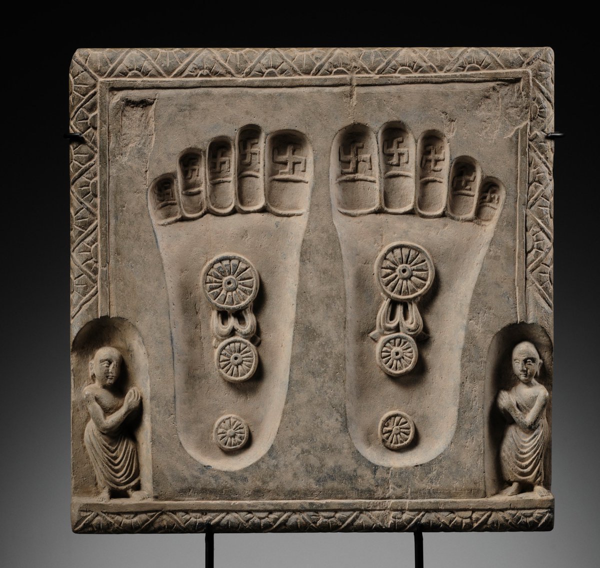 SatavahanasIN's tweet photo. Footprints of Lord Buddha (Buddhapada)
3rd century CE, Gandhāra https://t.co/VduhRxSDum