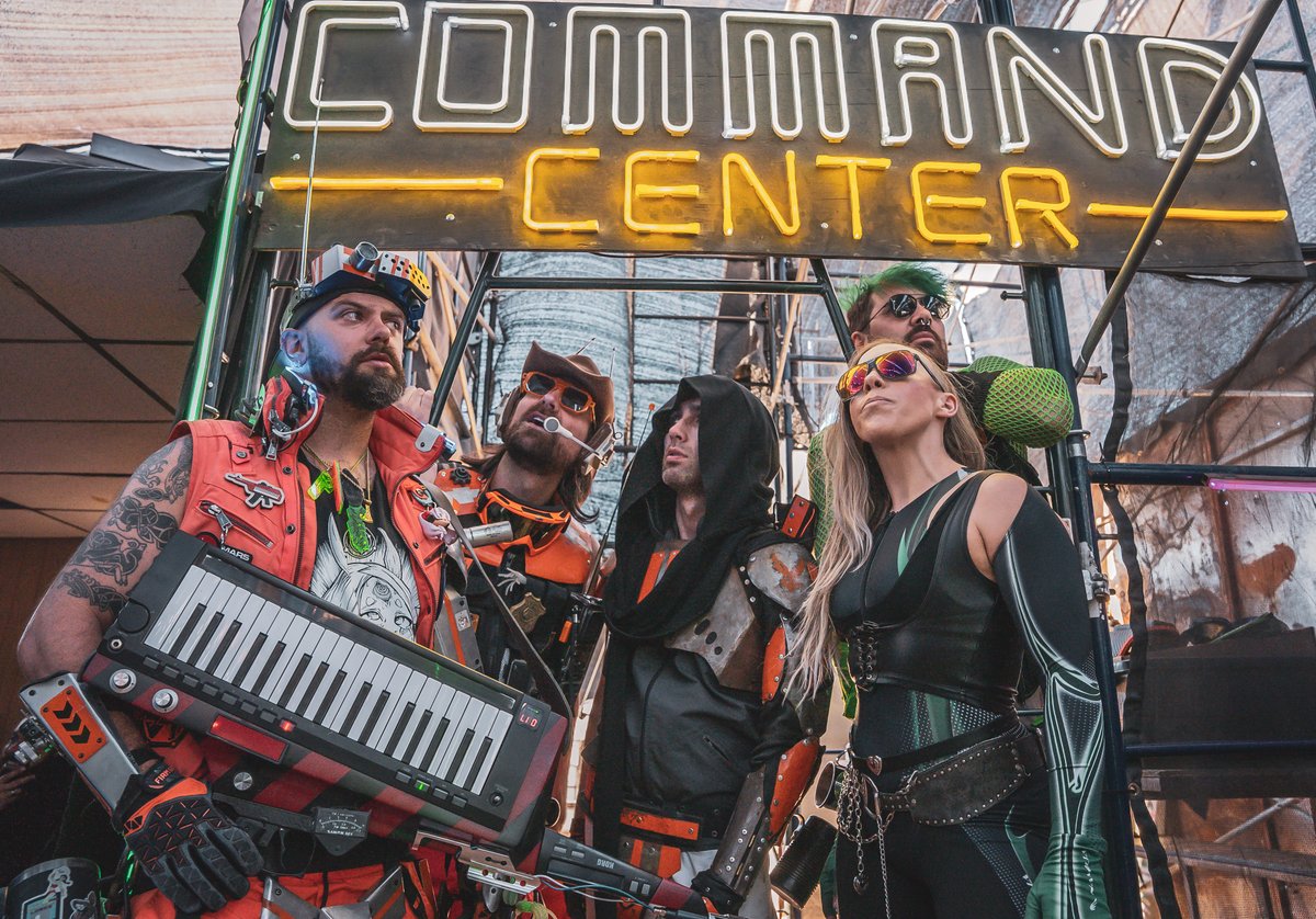 NeotropolisHQ's tweet image. Please welcome Eclectotron back to #Neotropolis! 
They sling space operas and synth rock beats with retro futuristic vibes with heroic female lead vocals.

Get tickets (while they last) to the cyberpunk fully immersive festival on our website now:

neotropolis.com