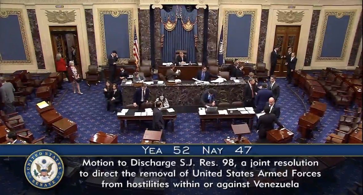UltimaHoraCR's tweet image. #MUNDO| El Senado de Estados Unidos aprobó continuar con la discusión de la Resolución de Poderes de Guerra con la que se “ordena el retiro de las Fuerzas Armadas de los Estados Unidos de las hostilidades dentro o contra Venezuela que no hayan sido autorizadas por el Congreso”.…