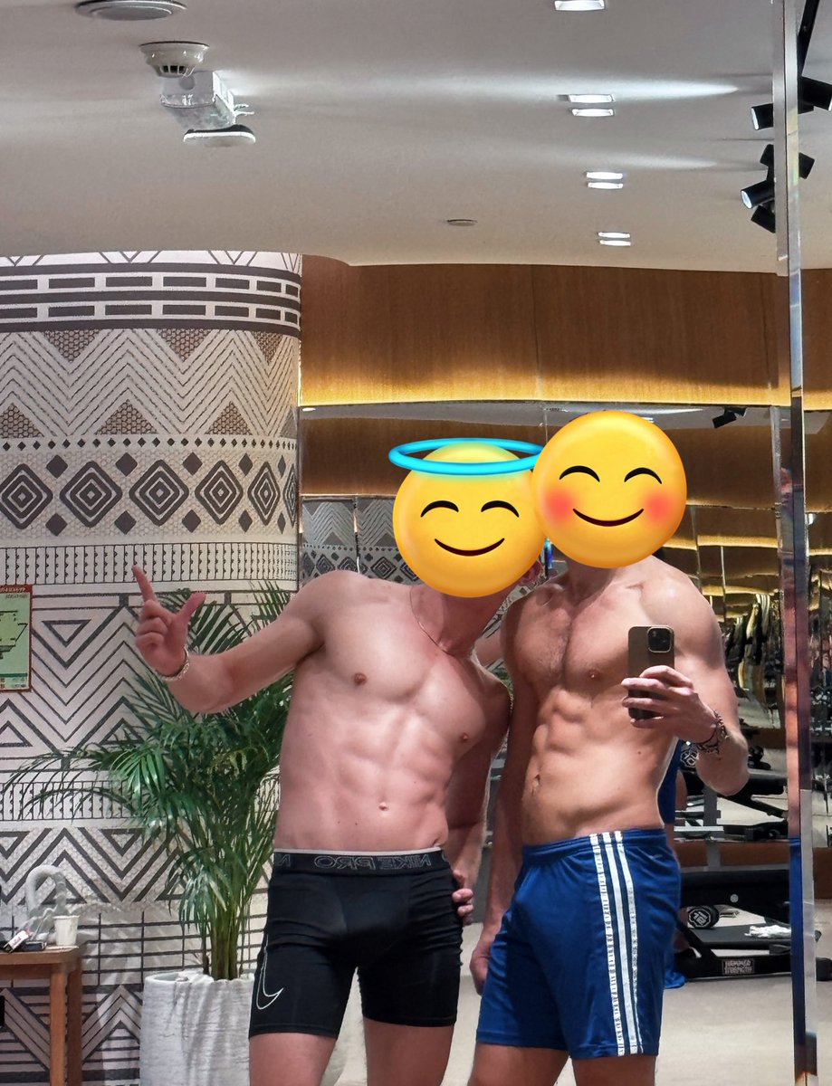 🔥 Première séance de sport avec le gym bro <a href="/VersTop_XXL/">VersTopXXL</a> 💪

🔄 RT pour t’occuper de nous 😏

On a bien transpiré et on est bien chaud 😈

💬 Dis nous ce que tu voudrais qu’on te fasse 🥵🫢