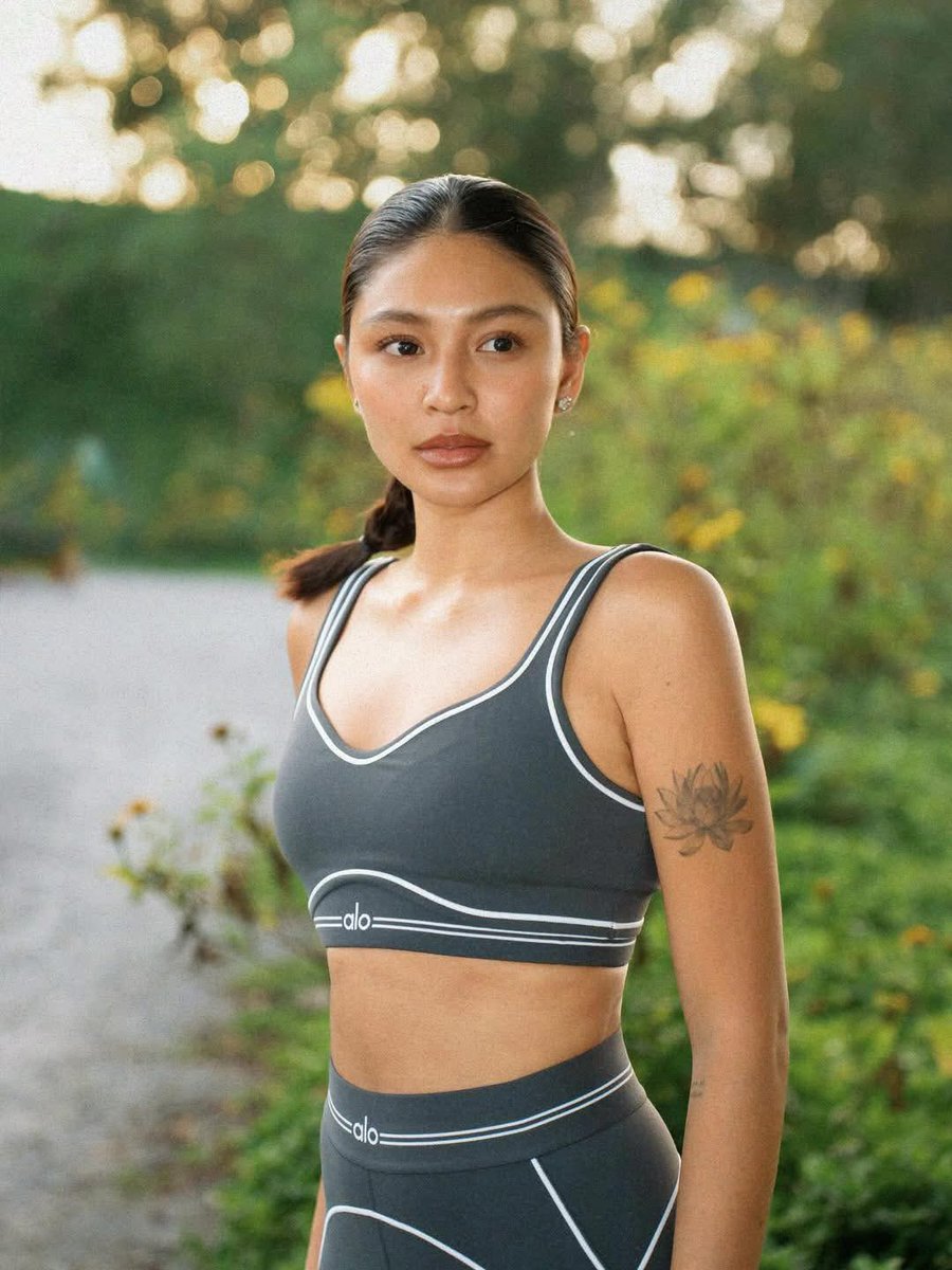 Nadine’s extra pretty lately. Maybe because her skin looks good now, not sun burnt. Also, I like her natural looking make up. Dati na sosobrahan sa contour and bronzer. Sakto din ang pag line sa lips