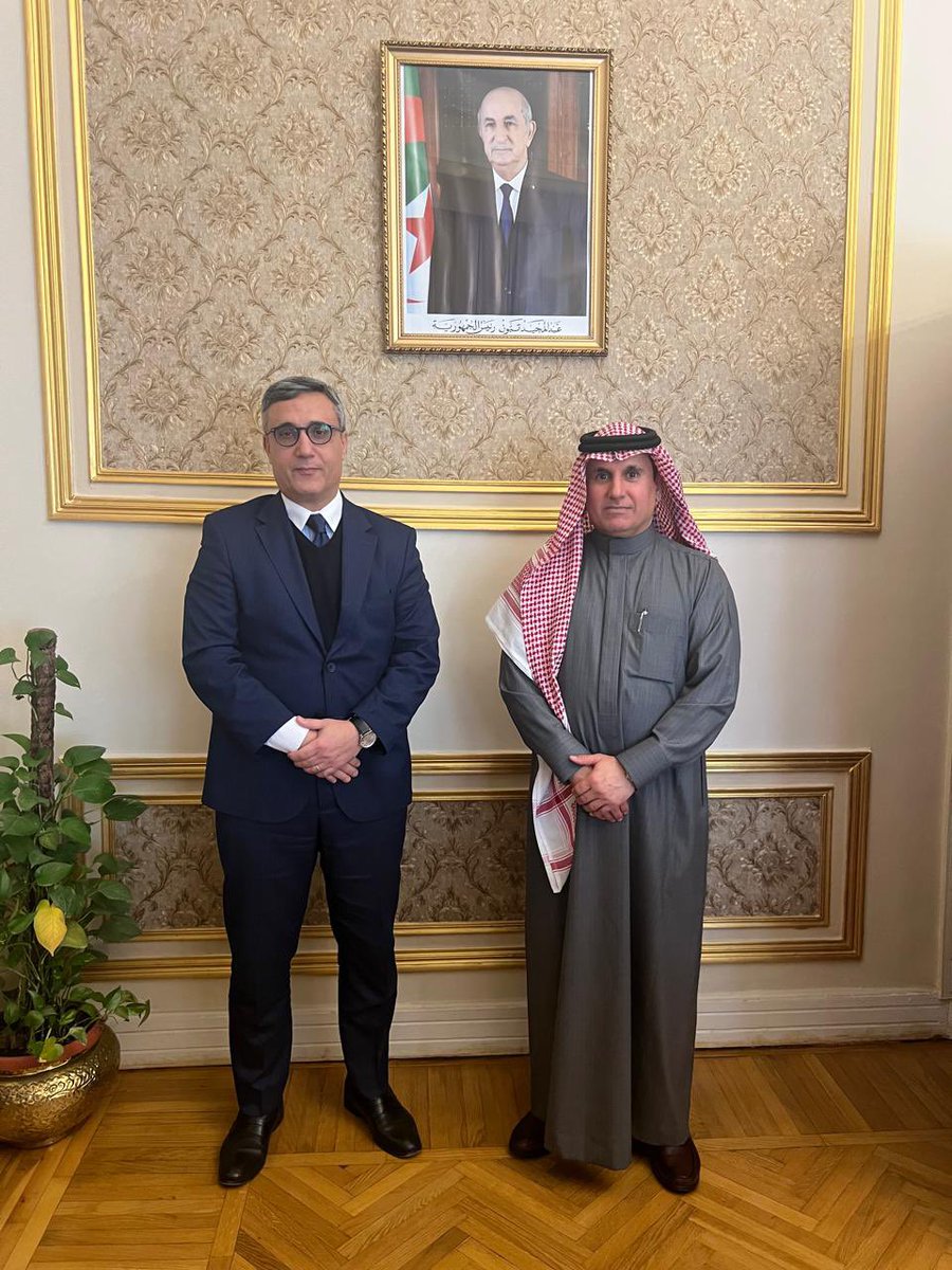 KSAmissionEG's tweet photo. قام سعادة المندوب الدائم السفير/ عبدالعزيز بن عبدالله المطر بزيارة الى اخيه سعادة السفير / محمد سفيان براح "سفير الجمهورية الجزائرية الديمقراطية الشعبية الشقيقة ومندوبها الدائم لدى جامعة الدول العربية"،  وجرى خلال اللقاء تبادل الاحاديث الودية ومناقشة عدد من الموضوعات ذات الاهتمام المشترك .
وحضر اللقاء رئيس قسم الشؤون السياسية بالوفد الاستاذ/ مشهور بن مشعل الوتيد.
@azizalmatar11 
@ambalgcairo