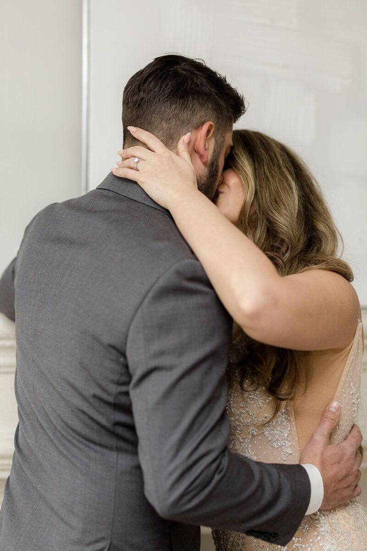 Prince40a's tweet image. عانقيني بضمة تحضن القلب والمسيني بحرف يحمي الروح واعبريني بهمسة دافئة ليخدر عرق اللذة لغة
الجسد ويقبل الأنفاس في ملحمة هذيان العناق