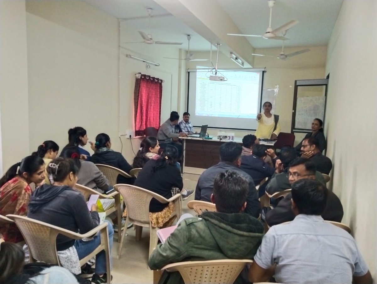 THOHimatnagar's tweet photo. આજે તારીખ 08/01/26 ના રોજ  તાલુકા આરોગ્ય અધિકારીશ્રી 
Dr રાજેશભાઈ પટેલ સાહેબ ના માર્ગદર્શન હેઠળ હિંમતનગર તાલુકાના તમામ  PHC UHC ના તમામ CHOશ્રી અને હેડક્વાર્ટર MPHW ભાઈઓ ની NTEP ટીબી પ્રોગ્રામ ની  રીવ્યુ મીટીંગ યોજાઈ હતી. 
 @CdhoSabarkantha https://t.co/C8DR06lYBb
