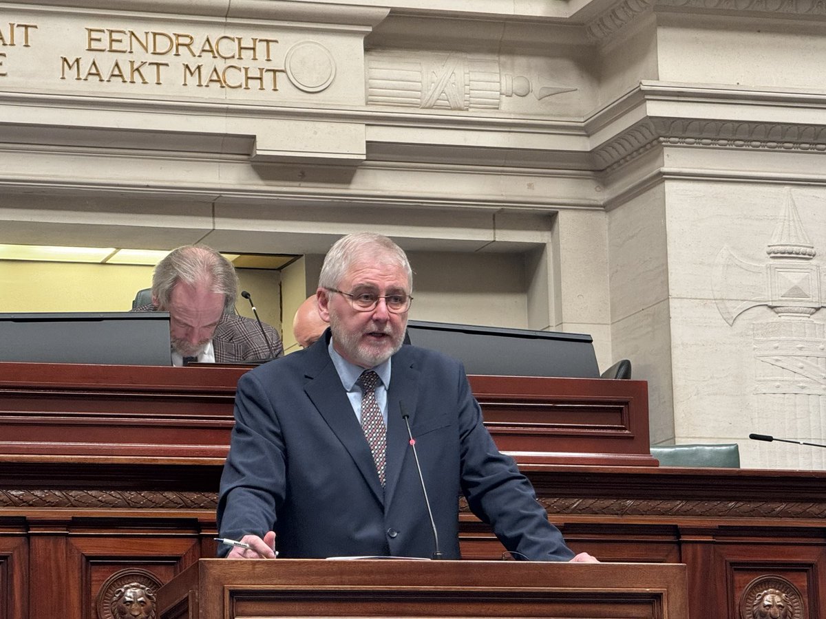 "Pizza of frietjes die je 's ochtends eet (bvb na nachtwerk) wordt beschouwd als ontbijt en wordt 6% btw. Eet je diezelfde pizza 's avonds, is dat avondeten en dus 12% btw. Pure kafka!" zegt <a href="/vereeck/">Lode Vereeck</a> die <a href="/DeKamerBE/">NieuwsuitDeKamer</a> de vloer aanveegt met brolwerk van Jan Jambon en de regering-De