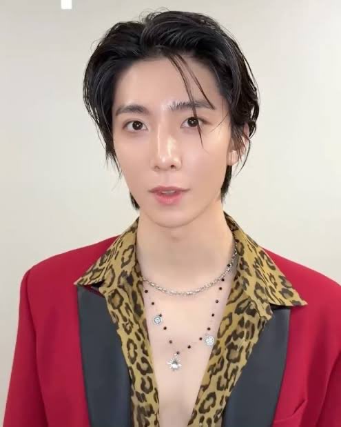 DannySt4rr's tweet image. Close enough. Welcome back Love Dawn Hwiyoung.