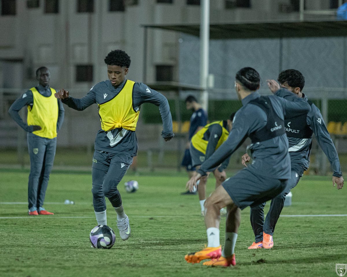 CHARAHILI_39 tweet media