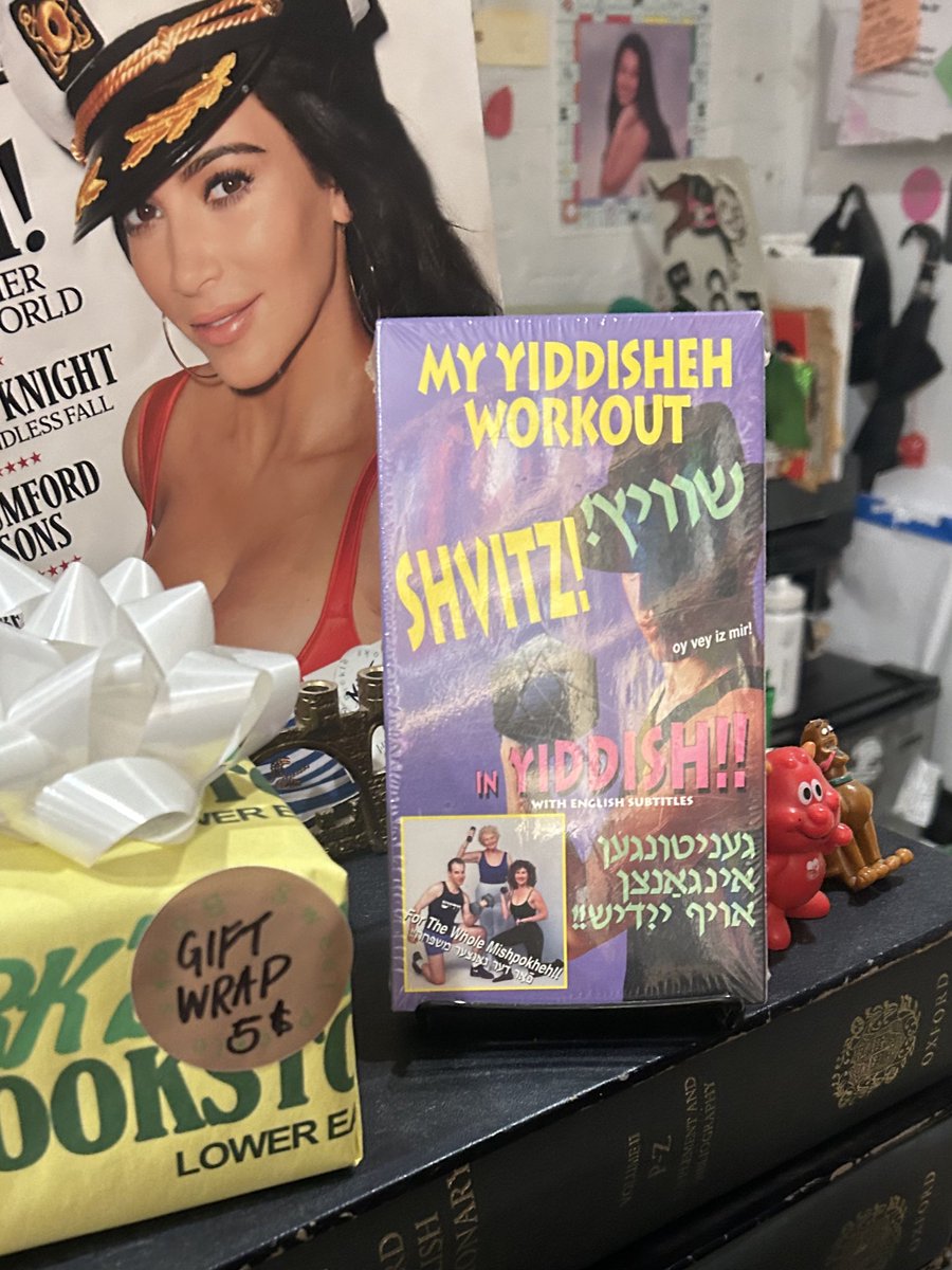 bittersexyhag's tweet image. gonna start a thread of awesome and also dumb stuff i happen upon in the beautiful city of new york #curious