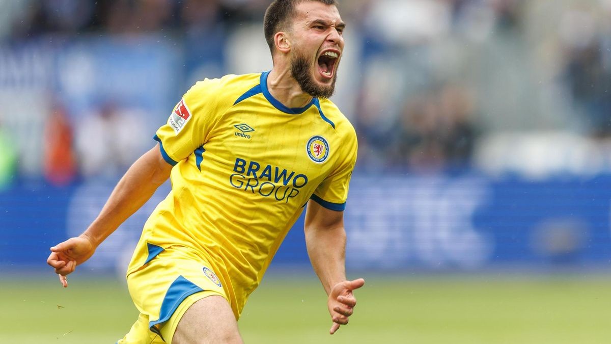 🚨 ÖZEL - E.Braunschweig'in önemli oyuncularından Mehmet Aydin'ın bu kış transfer döneminde takımda kalacağı öğrenildi.

Temsilcisi tarafından gelen bilgiye göre kendisi şuanda Braunschweig'e odaklanmış bir durumda! Mehmet Aydin bu sezon 16 maçta 4 gol 4 asistlik bir katkı verdi.