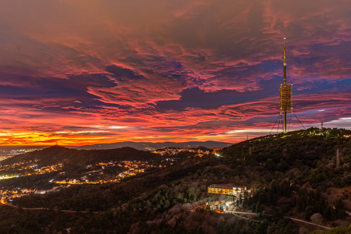 Magnífico #candilazo vespertino hace unos minutos en #Barcelona #obsFabra #RACAB <a href="/AEMET_Cat/">AEMET_Cataluña</a> <a href="/meteocat/">Meteocat</a> <a href="/btveltemps/">btv el temps</a> <a href="/tempsdemeteo/">Temps de Méteo</a> <a href="/ARAmeteo/">ARA Méteo</a> @acommeteo <a href="/acam_cat/">ACAM</a> <a href="/ame_asociacion/">AME Asociación</a> <a href="/CloudAppSoc/">Cloud Appreciation Society</a> <a href="/StormHour/">#StormHour</a>