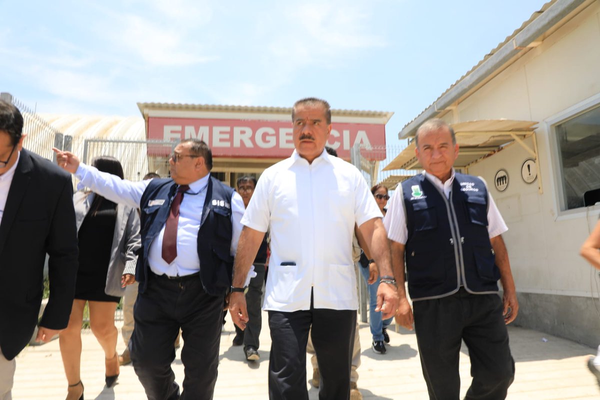 Minsa_Peru's tweet image. 📍 #Ica | El ministro de Salud, Luis Quiroz, realizó una visita al Módulo de Atención Temporal Cachiche, infraestructura implementada durante la pandemia de la COVID-19.