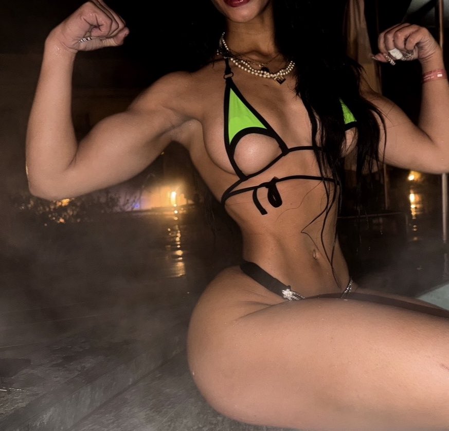 Itsjuicyjas's tweet photo. #gym #musclemommy #bblnaturelle #bigass 
#leggins #gymgirl #bdsm #flex #spa #bikini
#girlswithabs #girlswithmuscle #femalemuscle #mistress #feetlovers https://t.co/wGqlTWyYPy