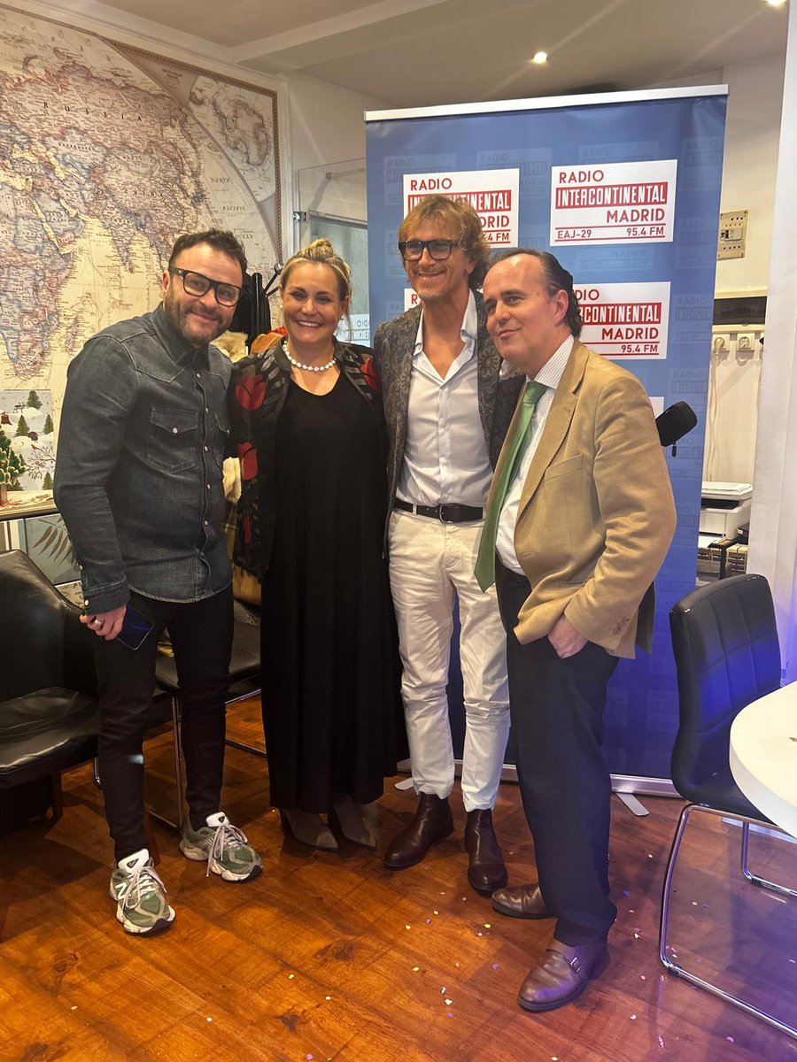 📸 Ana Villota junto a Alejandro Abad y los periodistas José Aguilar y Emilio González en la sección de Salud Mental de AISS