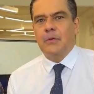 victorzilla17's tweet image. *Javier Alatorre se quitó el bigote para no parecerse a Maduro*
Nicolás Maduro en corto: