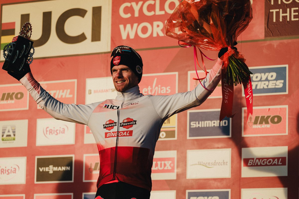 Eli Iserbyt est contraint de prendre sa retraite avec effet immédiat. Absent depuis le début de saison en cyclo-cross, le Belge (28 ans) s'arrête pour des raisons médicales, son problème artériel étant trop dangereux.

Il a gagné 2 fois la Coupe du monde et le Superprestige.