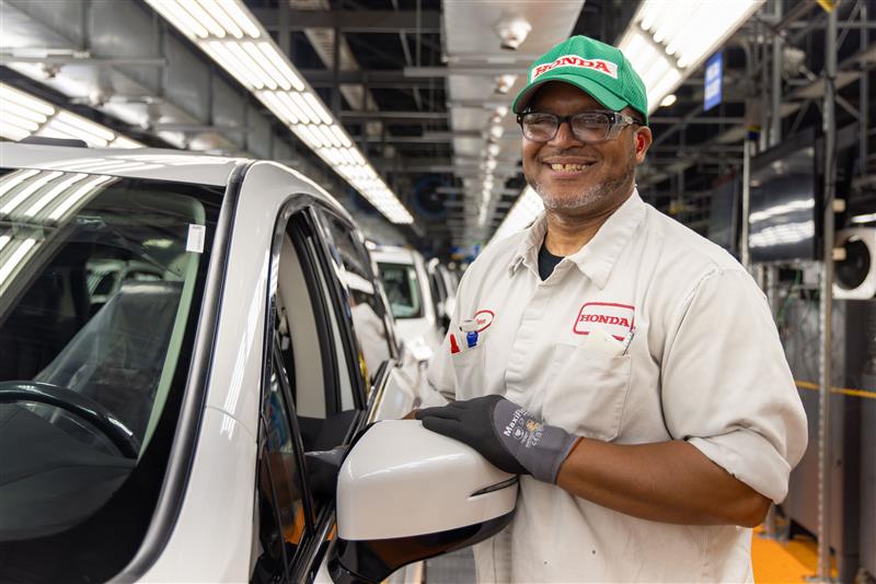 HondaInAmerica's tweet image. Over 40 years ago, Honda set out to build reliable, high-quality vehicles in America at an affordable price.

Today, that commitment continues through eight U.S. auto and engine manufacturing plants where our associates have manufactured over 32 million vehicles, using domestic…