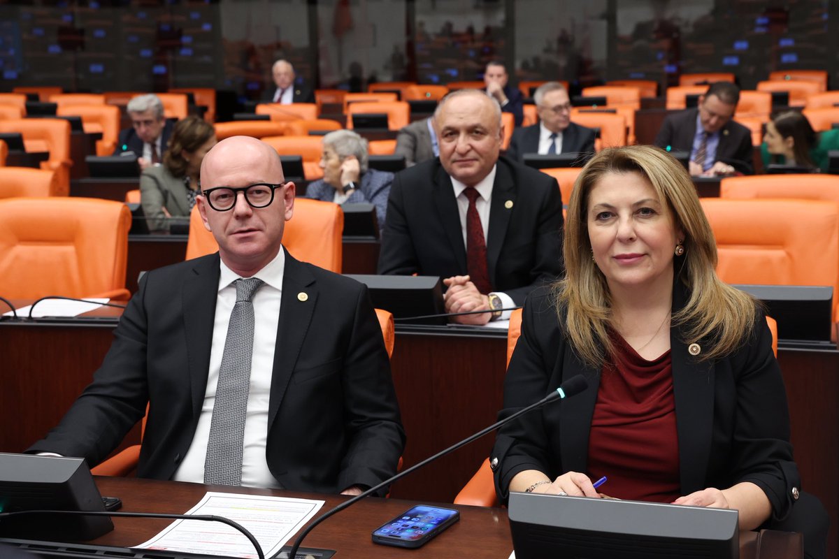 Bağ-Kur tescil mağdurları, 1982-2000 yılları arasında ticaret yapan esnaf ve sanatkarların, yasal zorunluluk gereği Bağ-Kur’a kayıt edilmemesi nedeniyle mağdur olmuştur. Vergisini düzenli ödeyen bu kişiler, emeklilik haklarından mahrum kalmışlardır. Devlet, geçmişteki ihmallerin