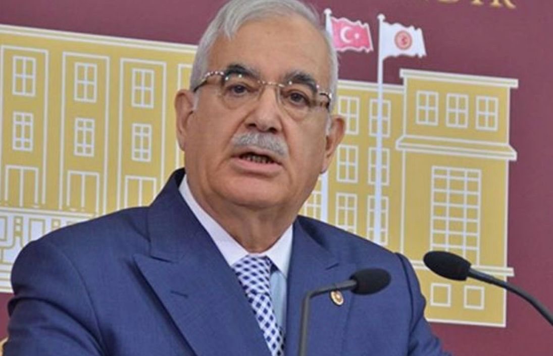 80 yaşındaki Eski AKP İzmir Milletvekili İlhan İşbilen,Aralık 2015’ten bu yana tutuklu.
Cezaevinde iki kez beyin kanaması (felci) geçirdi.Birçok ciddi hastalığı olmasına rağmen Sincan Cezaevi’nde tek kişilik hücrede yaşam mücadelesi veriyor.
<a href="/adalet_bakanlik/">T.C. Adalet Bakanlığı</a> 
#MeclisKHKyıÇözmeli