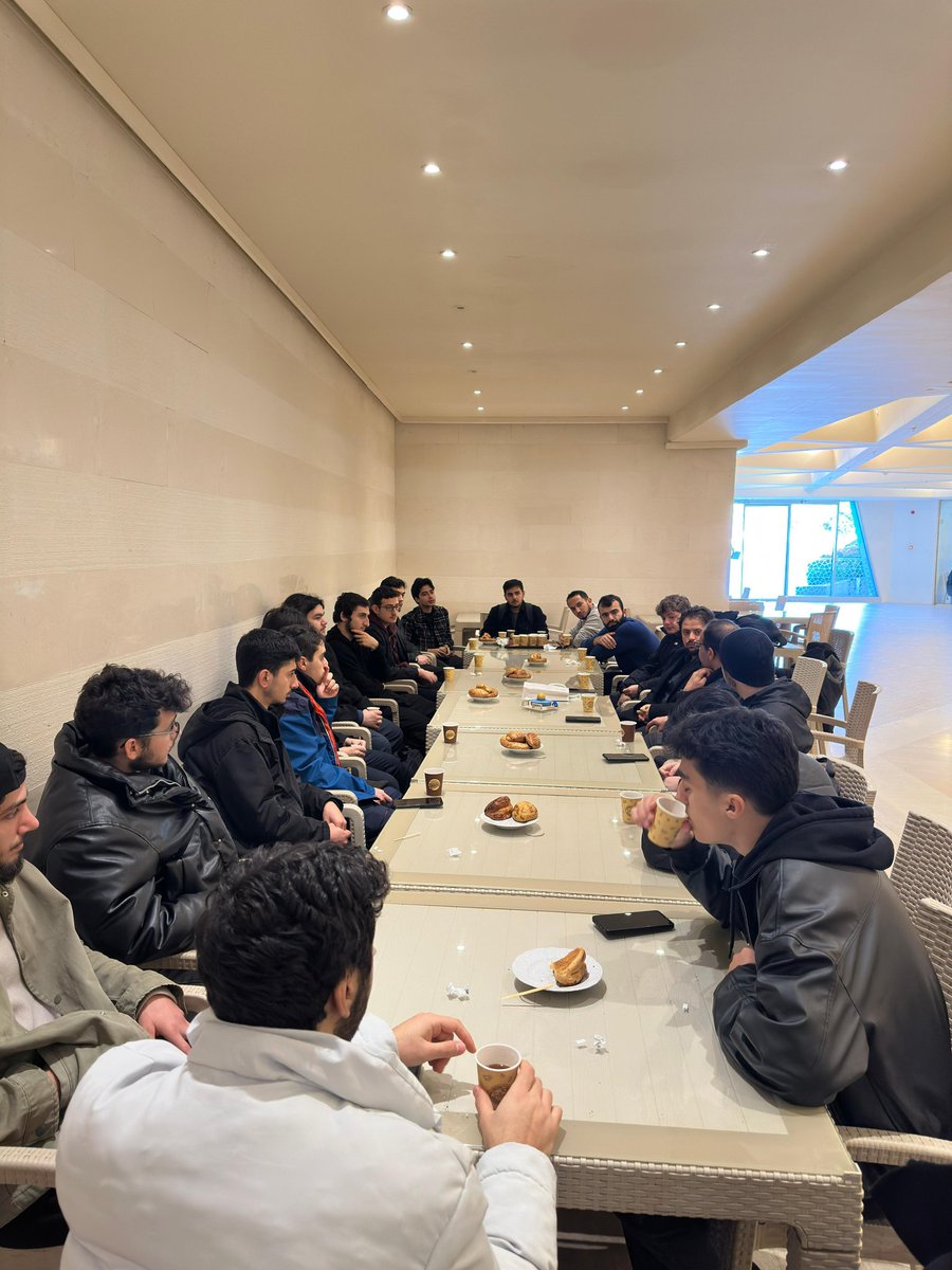 ☕ ÇAY BULUŞMALARI

📌 Konu: Sarftan Hayata: Bir Arapça Serüveni.

Birinci Öğretim ve İkinci Öğretim Komisyonlarımız, Doç. Dr. Ahmet Meydan Hocamızın katılımıyla fakülte buluşmalarını gerçekleştirdiler.