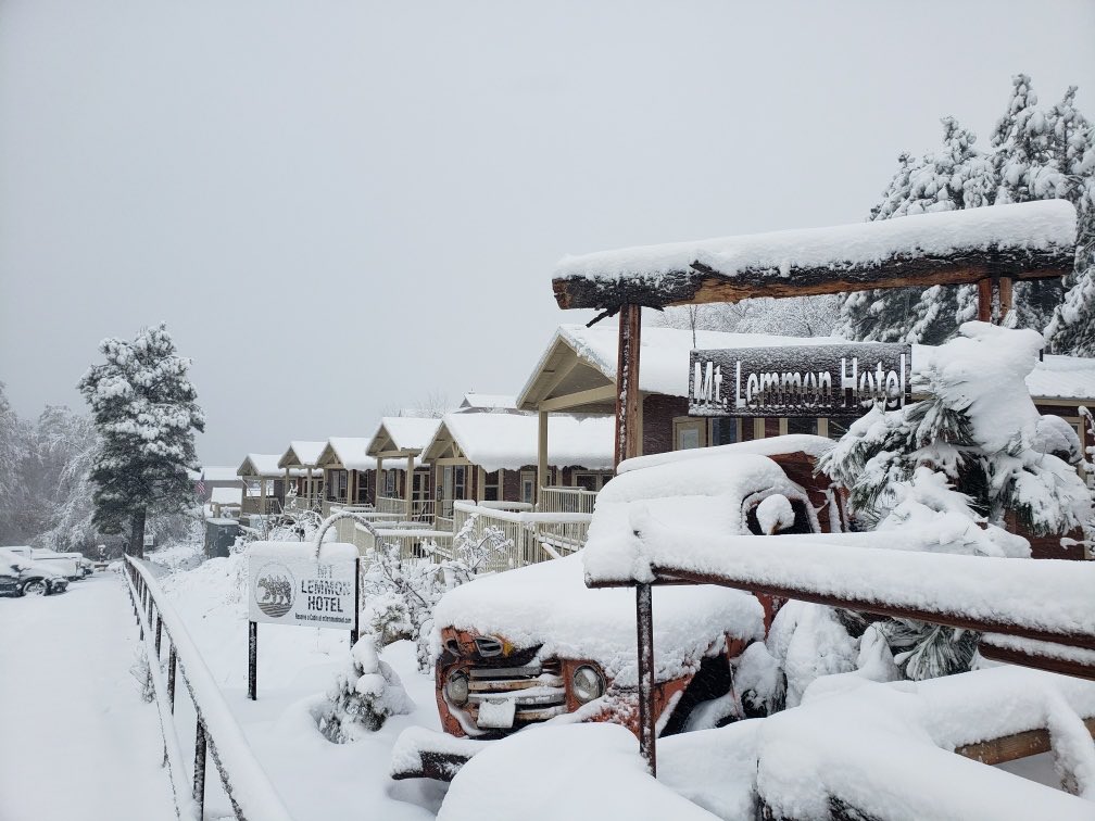 Mt Lemmon Hotel tweet media