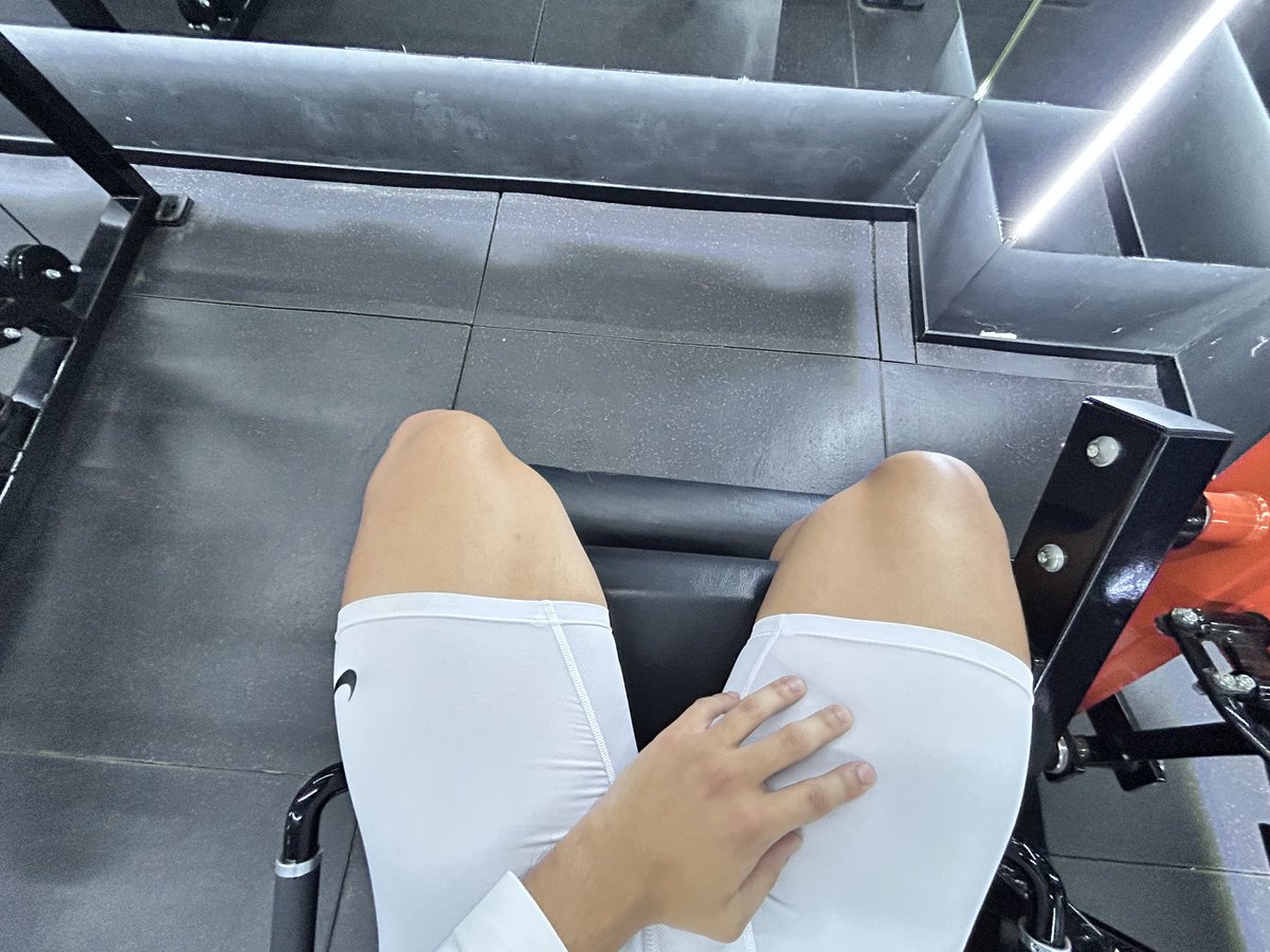 young04151111's tweet photo. 跪下来舔吗 https://t.co/jhvRnrpHZV