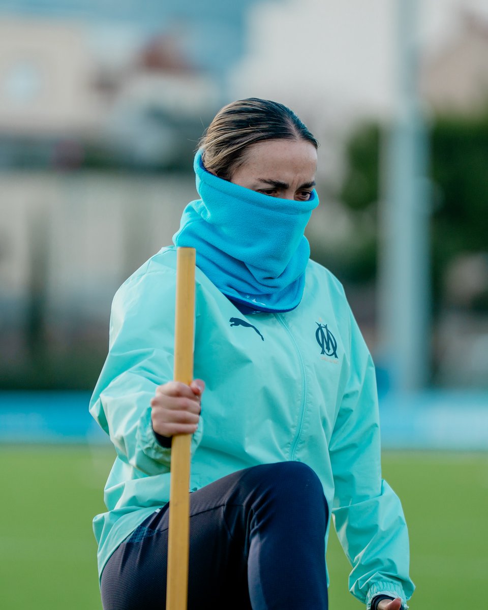 ✍🏻 | ¡-𝟑° 𝐲 𝐬𝐢𝐧 𝐩𝐚𝐫𝐚𝐫! 𝐄𝐥 𝐎𝐥𝐲𝐦𝐩𝐢𝐪𝐮𝐞 𝐝𝐞 𝐌𝐚𝐫𝐬𝐞𝐢𝐥𝐥𝐞 𝐬𝐢𝐠𝐮𝐞 𝐚𝐟𝐢𝐧𝐚𝐧𝐝𝐨 𝐝𝐞𝐭𝐚𝐥𝐥𝐞𝐬. 💙

👉🏼 Ni el frío extremo detiene al Olympique de Marseille Femenino, que continúa con su preparación de cara a la Jornada 12 de la Arkema Première