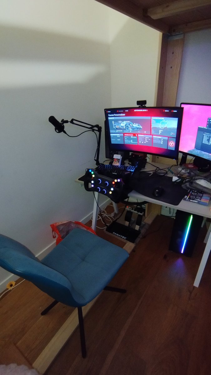 Femoonyks's tweet photo. @idreauTV @idreau_ My bad pour la qualité photo désastreuse. Prochaine upgrade les pédales avec un un genre de rig diy. https://t.co/dzGm4ihWwU