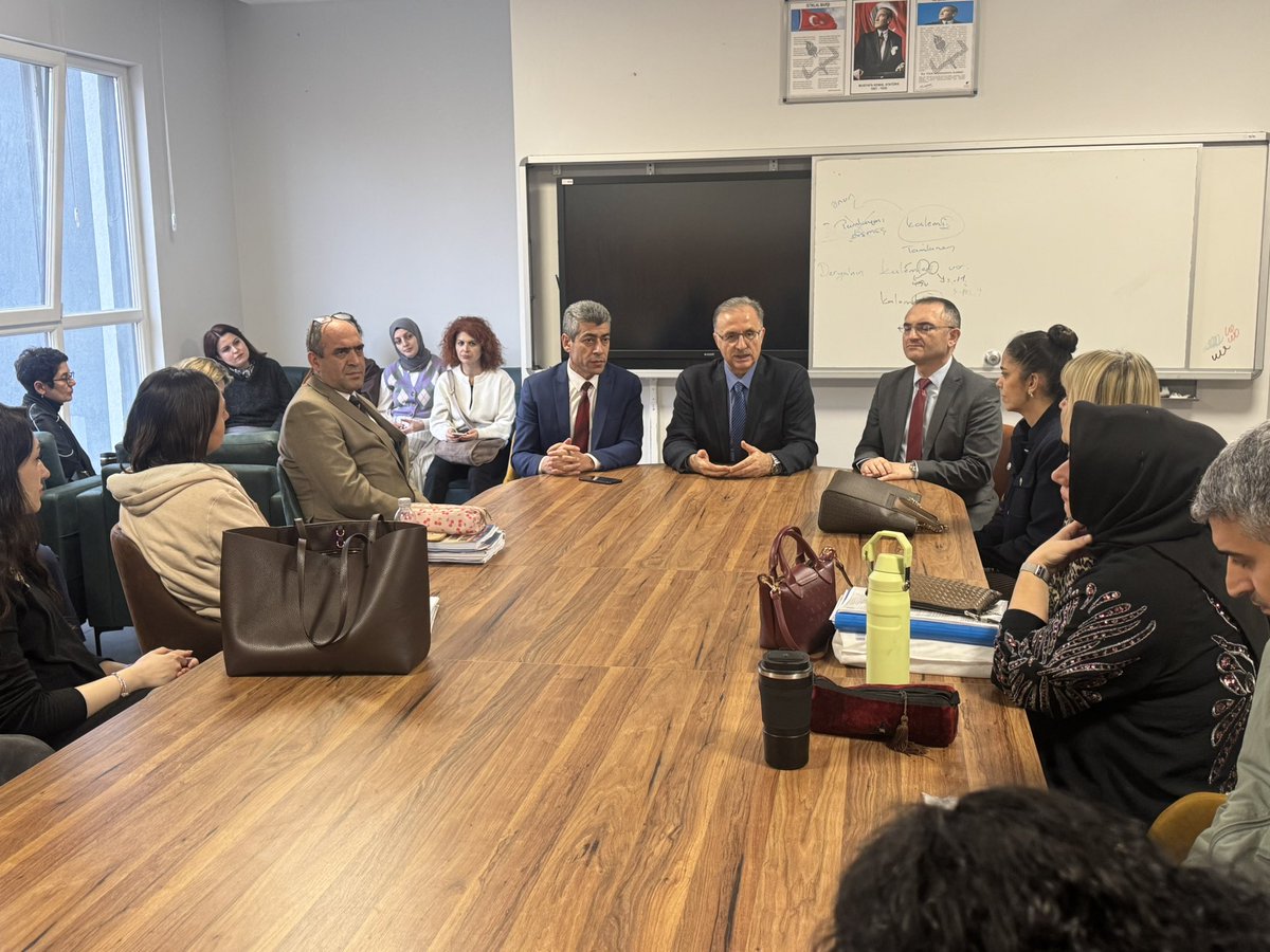 Kaymakamımız Sayın <a href="/BekirDinkirci/">Bekir DINKIRCI</a> ve Millî Eğitim Müdürümüz İsmail Yıldırım, okul ziyaretleri kapsamında Ataşehir Ahmet Keleşoğlu Fen Lisesinde öğrenci, öğretmen ve idarecilerimizle bir araya geldiler.

<a href="/tcmeb/">Millî Eğitim Bakanlığı</a> <a href="/Yusuf__Tekin/">Yusuf Tekin</a> <a href="/istanbulilmem/">İstanbul İl Millî Eğitim Müdürlüğü</a> <a href="/MucahitYentur/">Murat Mücahit Yentür</a> <a href="/iyildirim58/">ismail yıldırım 🇹🇷</a>