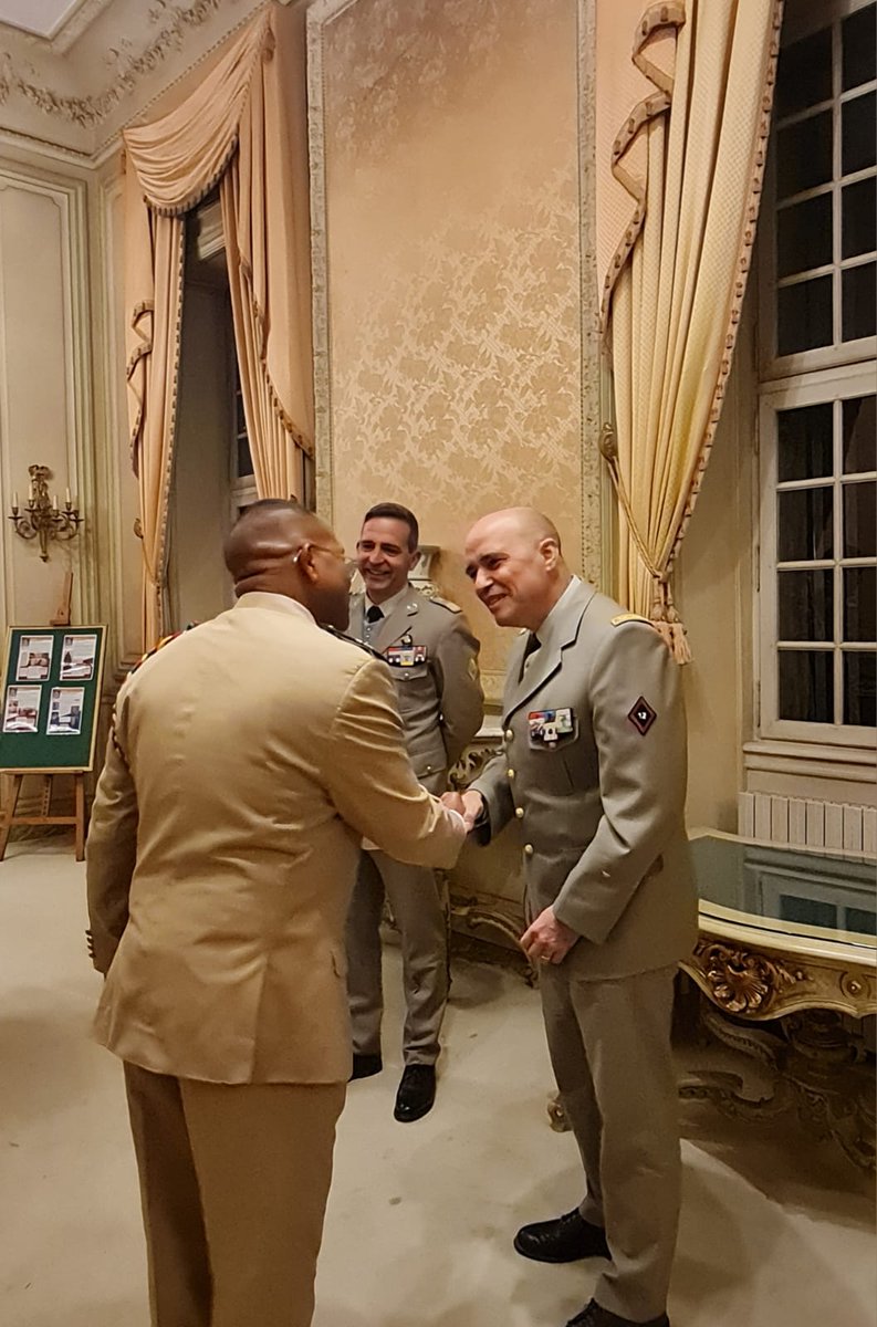 Officier général relations internationales Terre tweet media