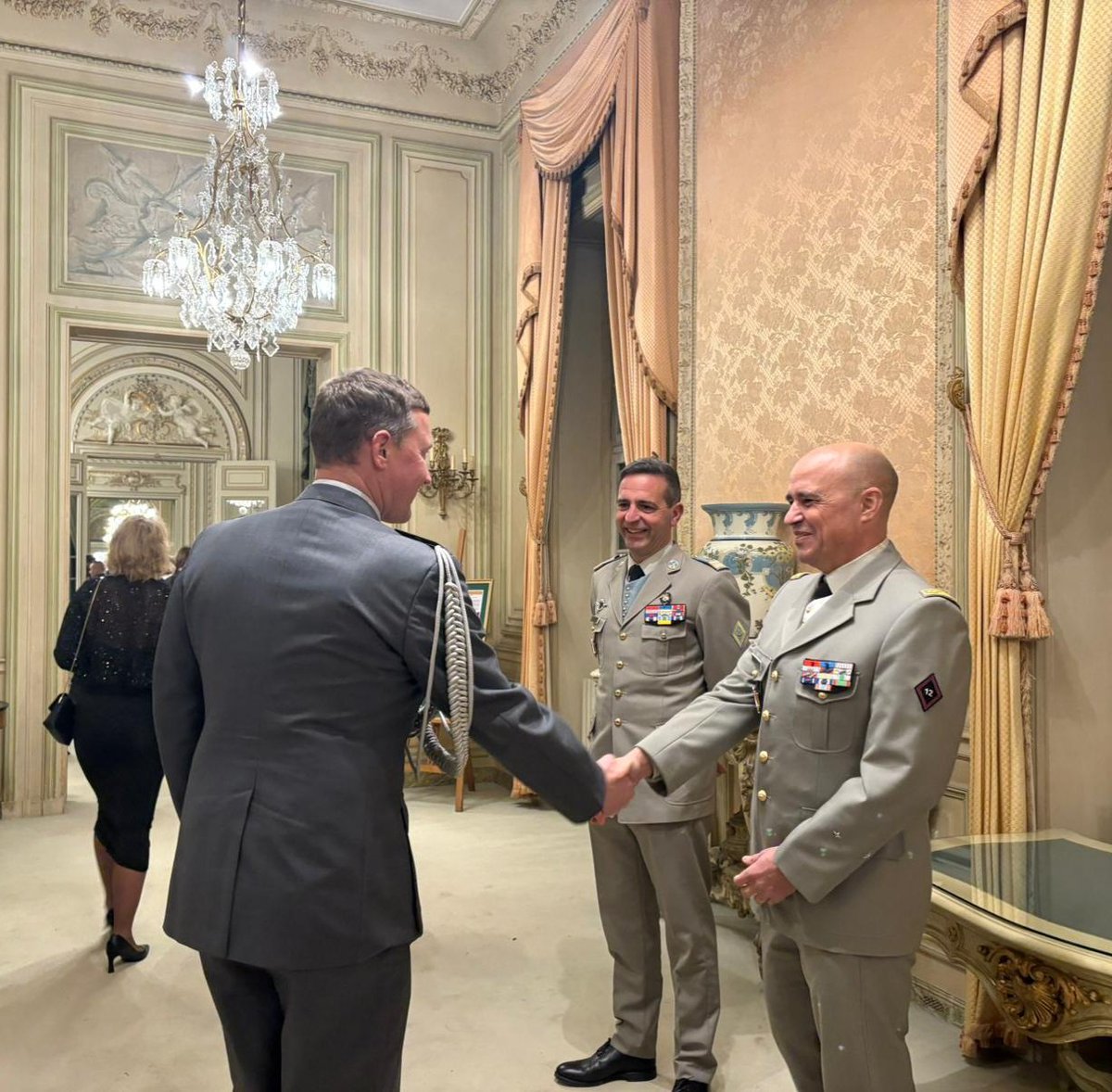 Officier général relations internationales Terre tweet media