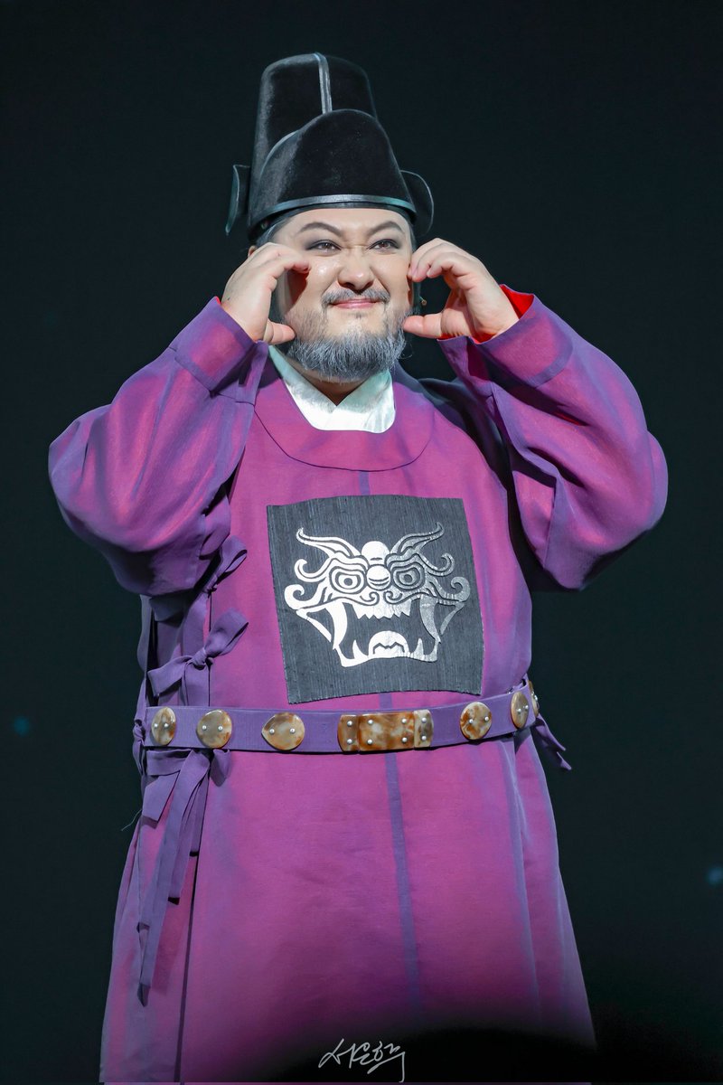 260108 한복입은남자 커튼콜데이

이암/교황 役 김대호 배우님

#은학사진