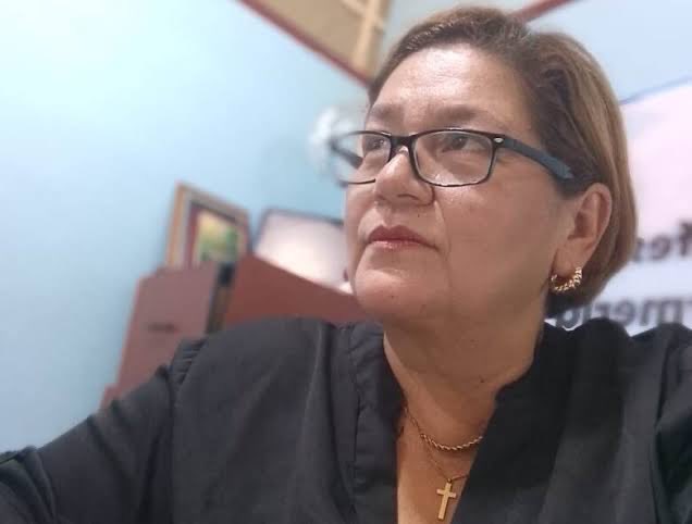 Justicia para Yanny González! ⚖️
​La presidenta del gremio de enfermería de Barinas, Yanny González, lleva más de 6  meses detenida injustamente, una clara violación al debido proceso y a la tutela judicial efectiva consagrados en la Constitución venezolana.

​Exigimos su