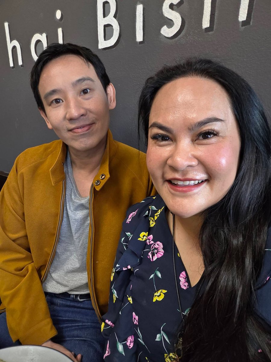 Tu9461047111600's tweet image. Cr.โนรี ปลา
เชฟปลาร้านเลิฟทูอีทดีใจได้ให้การต้อนรับคุณพิธา ลิ้มเจริญรัตน์ คุณพิธาชมว่าร้านเราอาหารอร่อยค่ะเชฟปลาปลื้มเลยค่ะ ขอบคุณที่มาอุดหนุนร้านเชฟปลานะคะ Luv2eat Thai Bistro #chefplala #cheflife #thaifood #Luv2eatthaibistro #losangeles #USA #พิธาลิ้มเจริญรัตน์ #พิธา