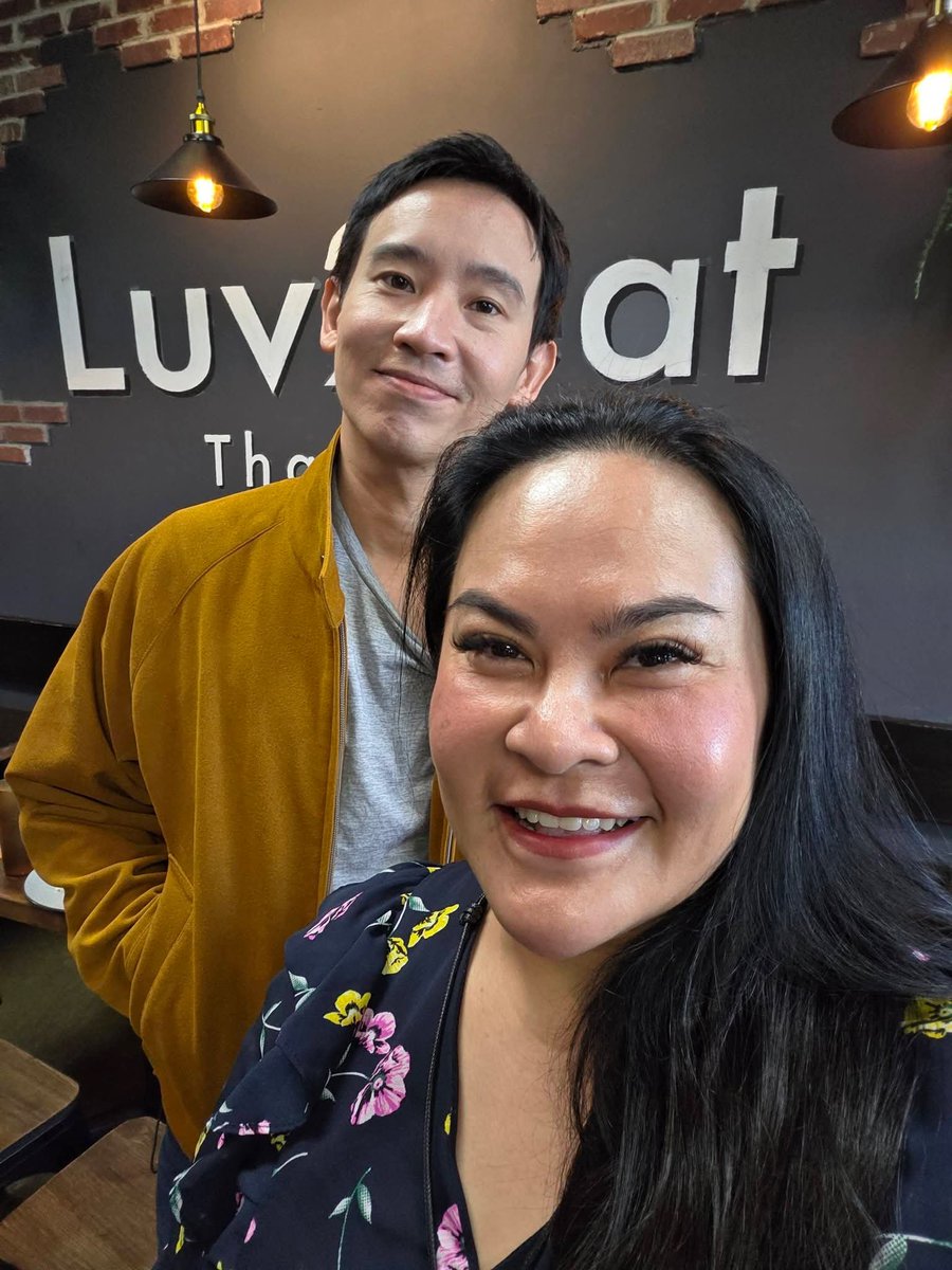 Tu9461047111600's tweet image. Cr.โนรี ปลา
เชฟปลาร้านเลิฟทูอีทดีใจได้ให้การต้อนรับคุณพิธา ลิ้มเจริญรัตน์ คุณพิธาชมว่าร้านเราอาหารอร่อยค่ะเชฟปลาปลื้มเลยค่ะ ขอบคุณที่มาอุดหนุนร้านเชฟปลานะคะ Luv2eat Thai Bistro #chefplala #cheflife #thaifood #Luv2eatthaibistro #losangeles #USA #พิธาลิ้มเจริญรัตน์ #พิธา