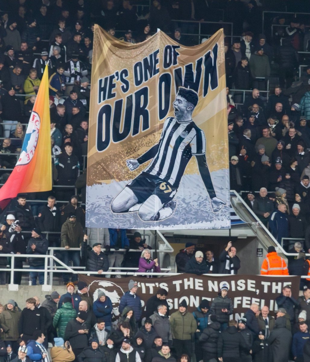 worflags's tweet image. Last night felt like the perfect time to unveil a flag for the man of the moment - our very own local lad Lewis Miley. What a player he is turning out to be. Held up by his proud grandad who still sits with his mates in the Gallowgate and in clear view to Lewis’s very proud…