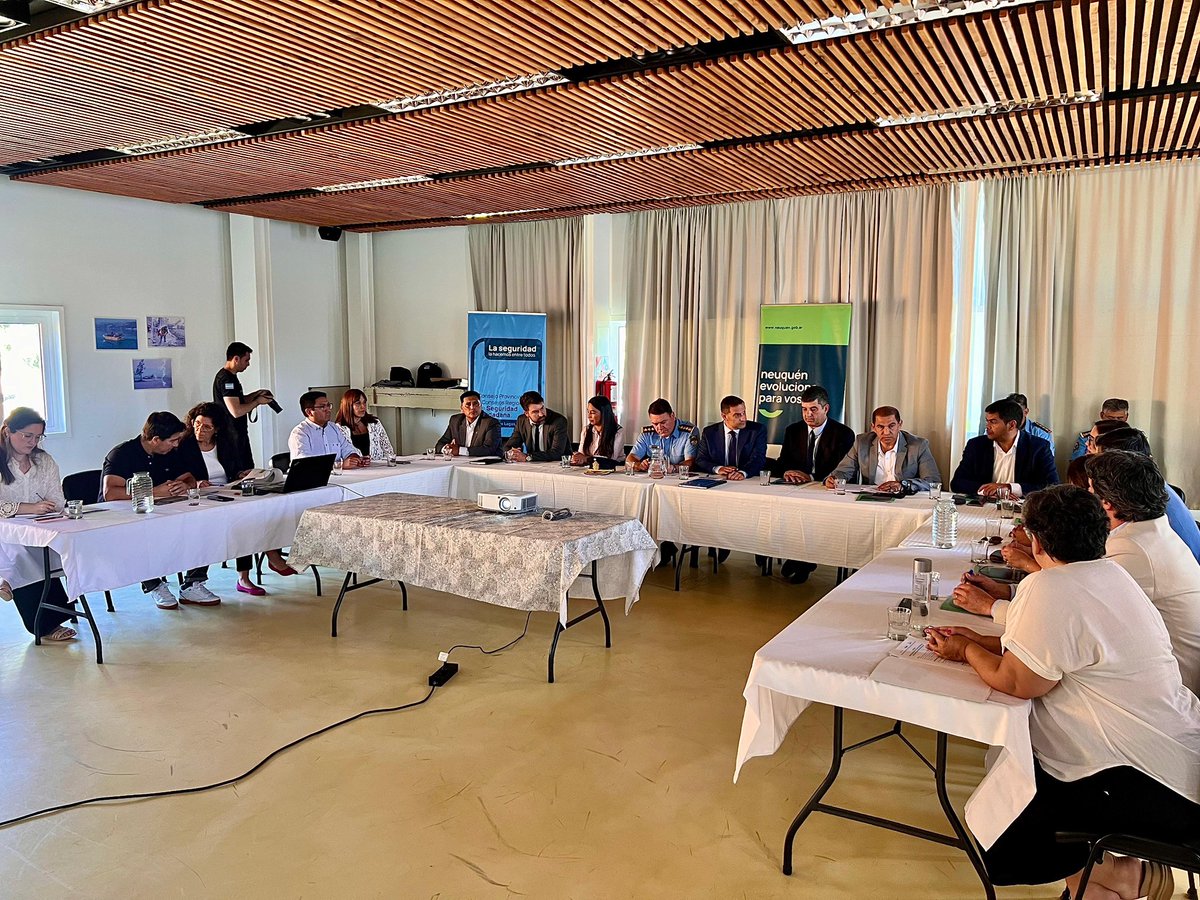 Villa Traful fue sede de la 1era asamblea constitutiva del Consejo Regional de Seguridad Ciudadana de los Lagos del Sur.

Más diálogo, más coordinación y una mirada regional para prevenir y dar respuestas concretas.

La seguridad se construye con planificación y trabajo conjunto.