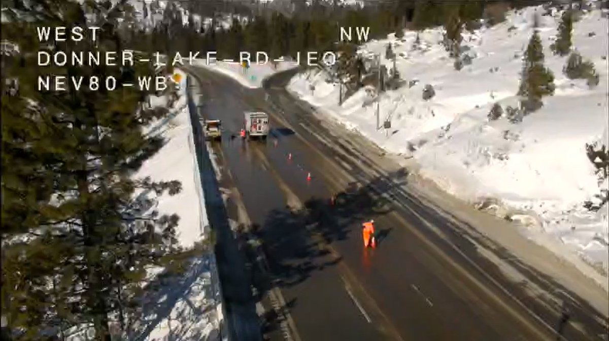 CaltransDist3's tweet image. The sun is out and crews are making headway on I-80. As of 10:40 a.m. chain controls are (R2) EB Nyack to Truckee, WB Donner Lake Interchange to Rainbow, minimum restrictions for trucks.

Check #QuickMap for updates.
@CHP_Truckee @CHPGoldRun